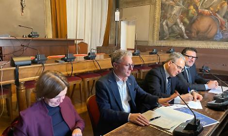 La sottoscrizione dell'accordo