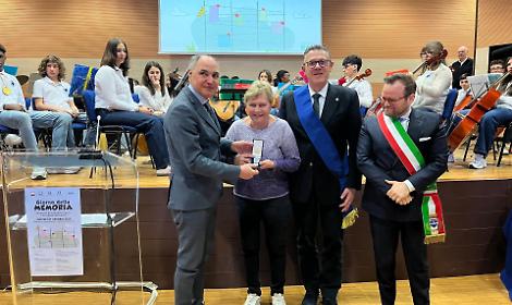 La consegna della medaglia alla famiglia Pizzaia