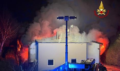 Incendio a Cerea: devastata un&rsquo;officina di 600 mq