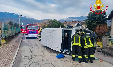 Incidente stradale a Vittorio Veneto: un ferito estratto dalle lamiere