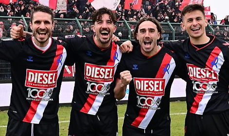 Il Vicenza travolge la Pro Patria: 4-0 e +17 sul Lecco