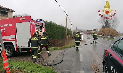 Vigili del Fuoco in azione a Castelnovo Bariano: messa in sicurezza dopo la fuoriuscita di un mezzo pesante