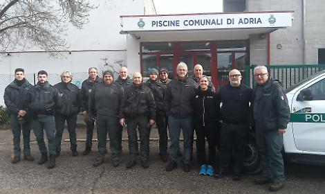 Rovigo, la Polizia Provinciale si allena in acqua: corso di nuoto e salvamento per gli agenti