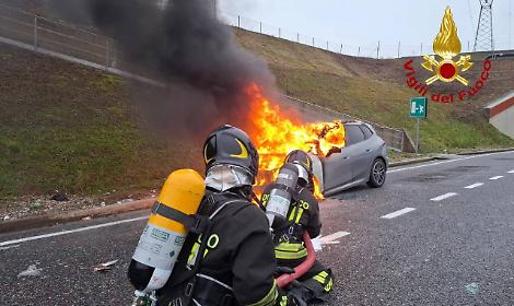 Incendio sulla Pedemontana Veneta, intervengono i Vigili del Fuoco a Montebelluna