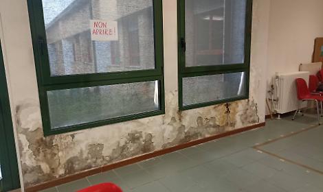 Cadoneghe. Infiltrazioni a scuole, muffe e bagni inagibili: scoppia la polemica