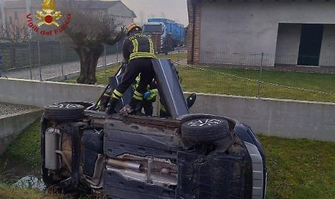 Incidente a Morgano: auto ribaltata nel fossato, soccorso un 76enne