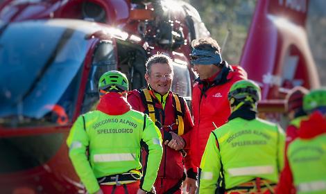 Valanga in Val Lasties, scialpinista sepolto: intervento di soccorso e bonifica in quota
