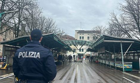 Quattordicenne denunciato per lo scippo e le lesioni a un'anziana nel centro di Treviso