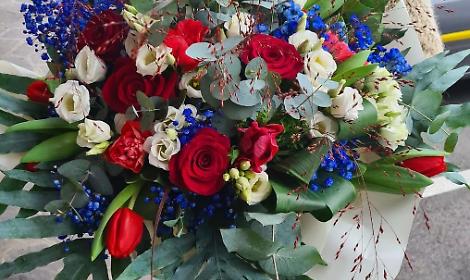 Lindsey Vonn omaggiata con un mazzo di fiori dal presidente Stefani