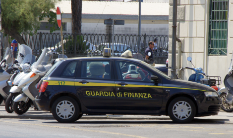 Trieste, maxi sequestro di droga al porto: 20 kg di oppio nascosti in un TIR, arrestato corriere iraniano