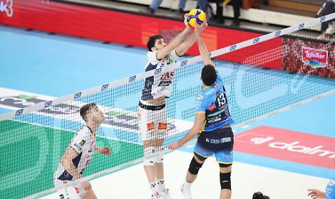 Trento soffre ma vince: Lavia guida l&rsquo;Itas al successo al tiebreak contro Grottazzolina