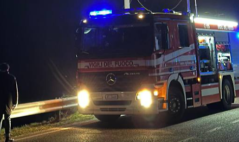 Vicentino, auto precipita nella scarpata sulla strada del Costo