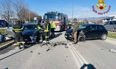Codogn&egrave;, incidente stradale: un passeggero rimane incastrato tra le lamiere
