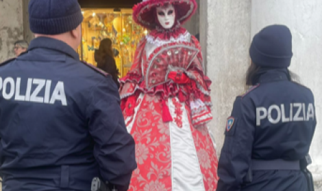 Carnevale di Venezia 2026, sicurezza garantita: Polizia schierata su terra, acqua e cielo