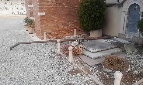 Furto di rame e vandalismi al cimitero di Angarano