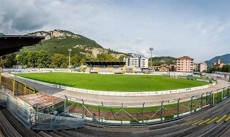 Trento, 14 ultras multati per una coreografia non autorizzata al Briamasco
