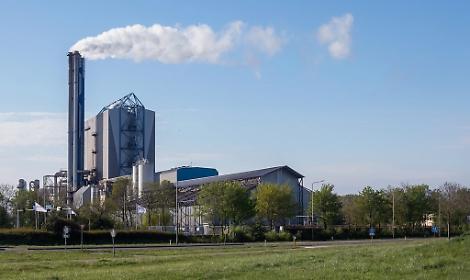 Sindaci della Rotaliana prendono tempo sul nuovo inceneritore di Ischia Podetti tra dubbi su salute e raccolta differenziata