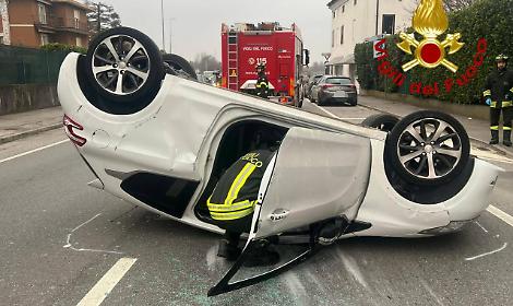 Vicenza, auto si ribalta in Strada Marosticana: conducente in ospedale
