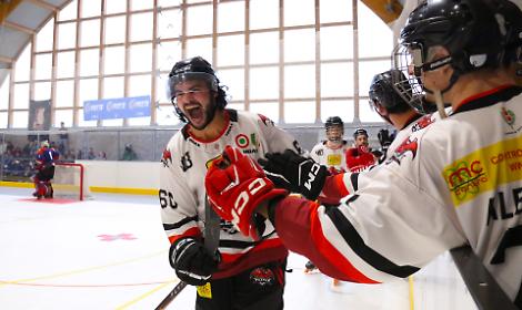 Gonzalez festeggia il gol del 2-1 di Farmer, arrivato proprio dal suo assist