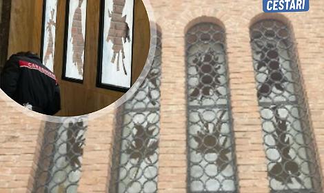 parte della chiesa danneggiata dai detriti