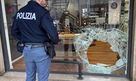 Padova, polizia blocca cellula transfrontaliera specializzata in spaccate a negozi di ottica e griffati