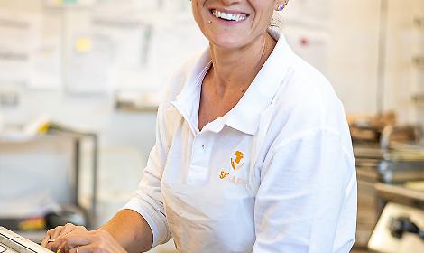 ARZERGRANDE lavoratrice senape