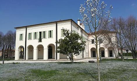 Villa Obizzi, sede della biblioteca comunale