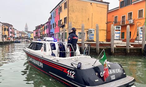 Venezia, controlli in laguna: sequestrata imbarcazione e denunciate due persone