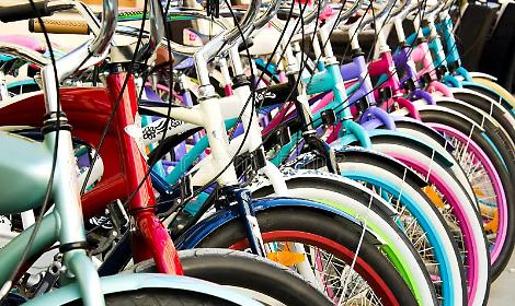 Treviso, furto con escavatore, ladri rubano 20 e-bike: bottino da 80mila euro