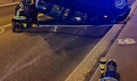 Grave incidente sulla tangenziale di Vicenza, un veicolo si ribalta