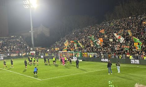 Haps e Doumbia stendono la Reggiana: al Penzo finisce 2-0, Venezia sempre pi&ugrave; capolista