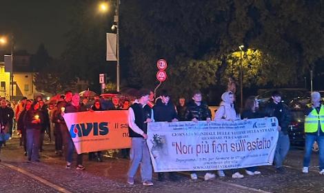 Foto della fiaccolata per le vittime della strada - 15/11/2025