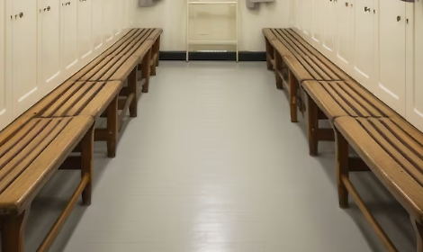 Abano Terme, tentato furto negli spogliatoi di un hotel: ladro arrestato dai dipendenti