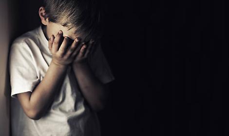 Pedopornografia e abusi su minori: arrestati un giornalista a Roma e una docente a Treviso