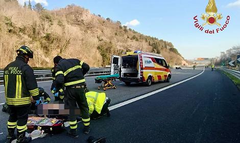 Salvataggio provvidenziale in A27: centauro in arresto cardiaco salvato dai Vigili del Fuoco vicino a Vittorio Veneto