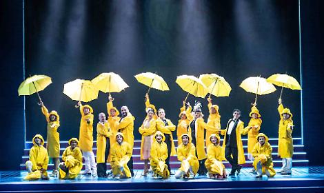 &ldquo;Cantando sotto la pioggia&rdquo; incanta Vicenza: il musical arriva al Teatro Comunale