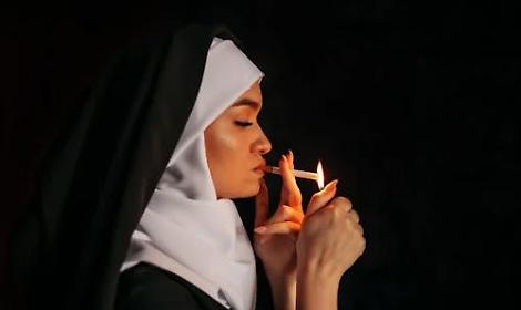 Treviso, fingono di essere prete e suora per truffare una donna: arrestati un 70enne e una 46enne