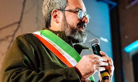 Il sindaco di Trento critica la mancata revoca della cittadinanza a Mussolini: "Un oltraggio alla nostra storia"