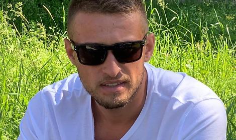 Mattia Battistetti, il giovane operaio di 23 anni di Montebelluna travolto da un&rsquo;impalcatura nel 2021