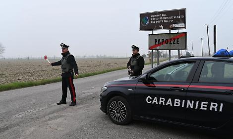 Minacciano con un coltello dei coetanei: denunciati tre minorenni a Papozze