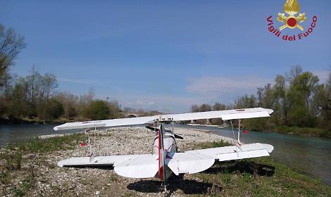 Atterraggio di emergenza di un ultraleggero sul Brenta: illeso il pilota