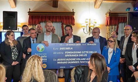 La consegna dell'assegno