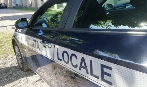 Vicenza, senzatetto aggredisce la polizia locale in centro: denunciato e espulso