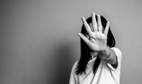 Cavarzere, 25enne arrestato per violenza sessuale e stalking