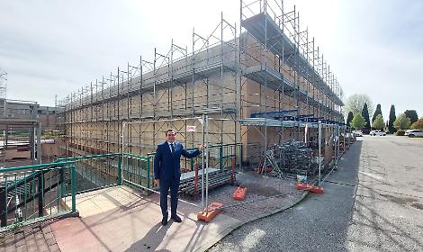 Luca Rebellato nel cantiere della palestra di Via Brenta