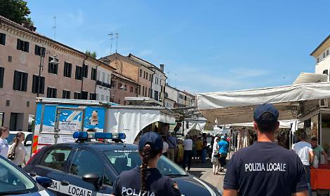 Treviso, controlli congiunti al mercato cittadino: irregolarit&agrave; per oltre 35mila euro