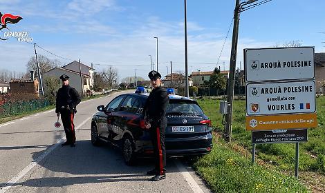 Minaccia i Carabinieri durante una perquisizione: denunciato 24enne nel Rodigino