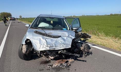 Rosolina, scontro frontale sulla provinciale 65: sei feriti, uno grave in elicottero a Padova