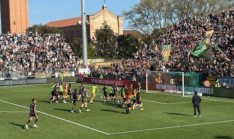 Adorante show al Penzo: il Venezia piega la Juve Stabia e tiene il primato