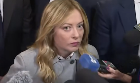 La premier Giorgia Meloni al punto stampa di Vinitaly